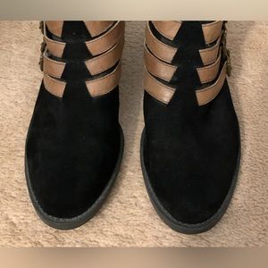 Black suede w/leather straps.  9W women’s shoe.  Like new, not worn outside.
